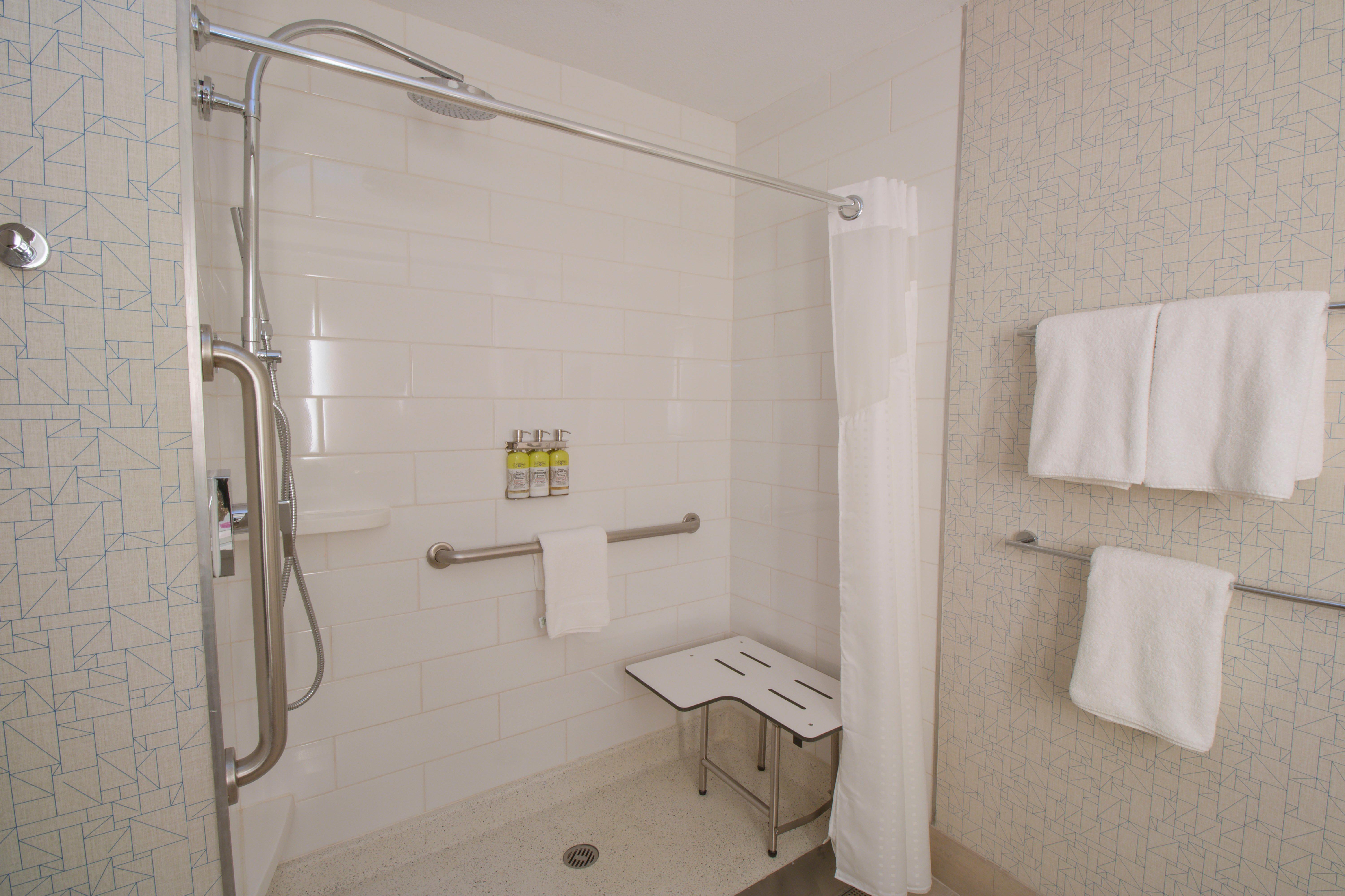 Express & By Ihg 2*