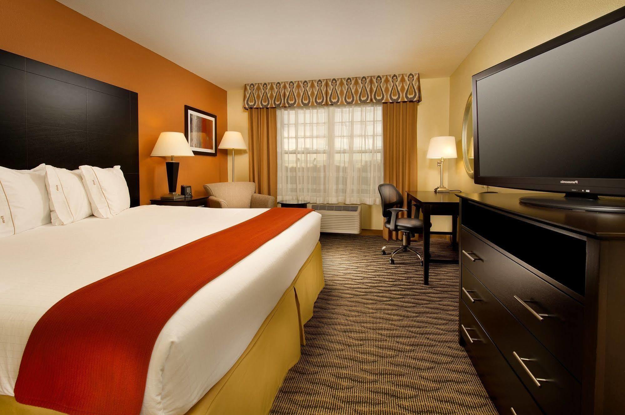 Hotel Express & By Ihg